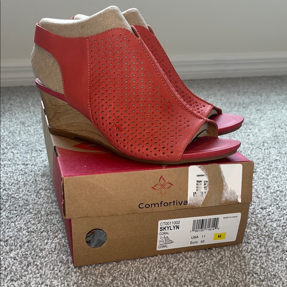 Comfortiva Coral and Tan Wedge Sandals